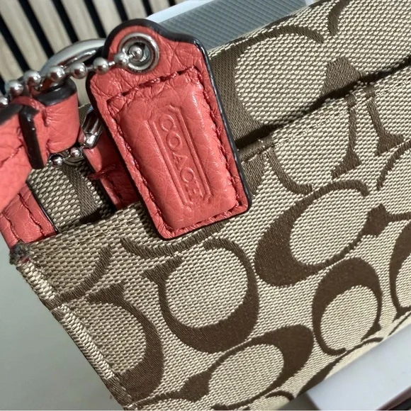🌸 COACH Tan and Pink 🌺 RARE signature coral salmon leather Crossbody Bag - Picture 4 of 10